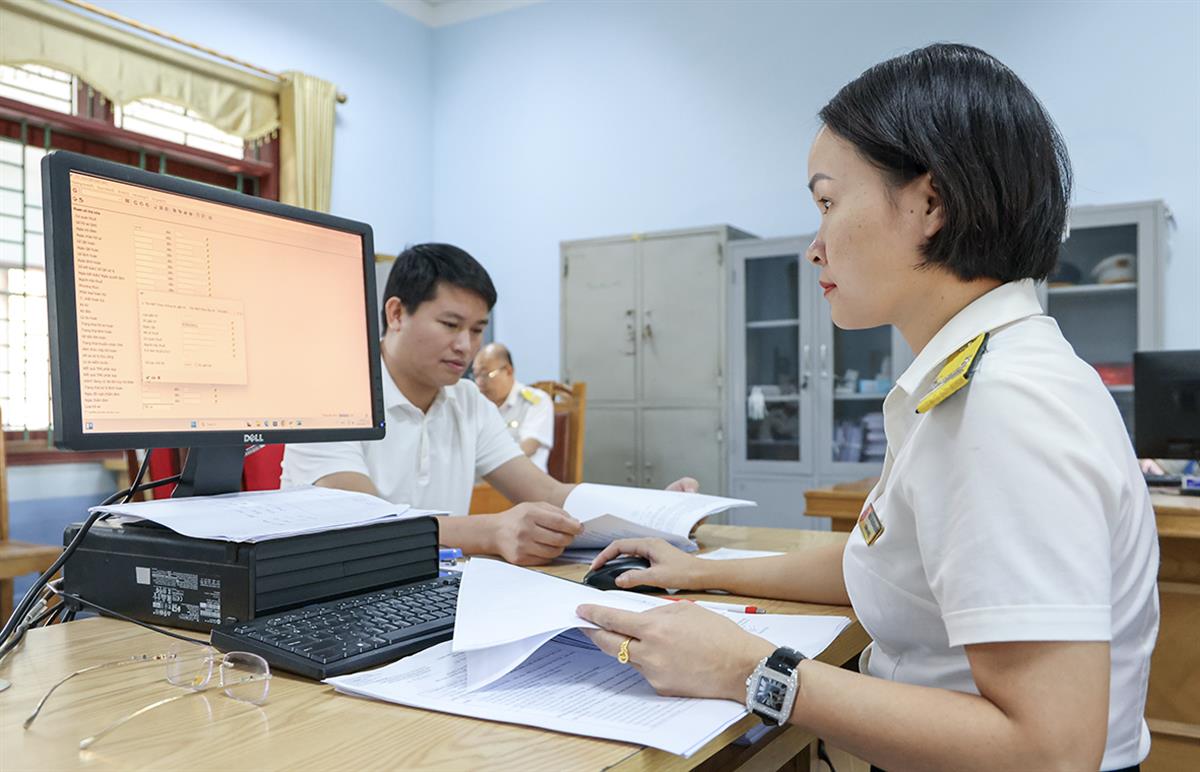 Thu ngân sách nhà nước đạt gần 12.000 tỷ đồng